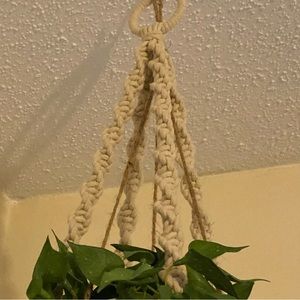 *LAST CHANCE* Hanging plant holder 🌿